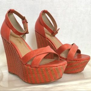 Pour la Victoire Bonita Wedge Sandals